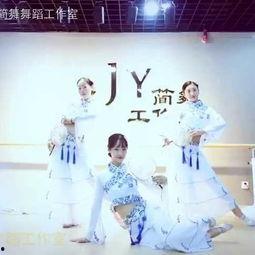 简易团扇舞成人舞蹈视频,简易团扇舞成人舞蹈视频赏析