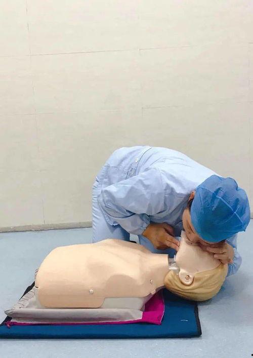 成人吹气急救视频教学,视频教程详解与实操步骤